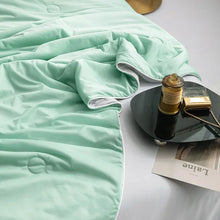 LuxeOrbitTM Cooling Blanket